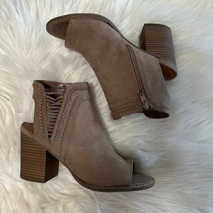 NWOT Universal Thread Open Toe Slingback Block Heel Booties Tan Size 7